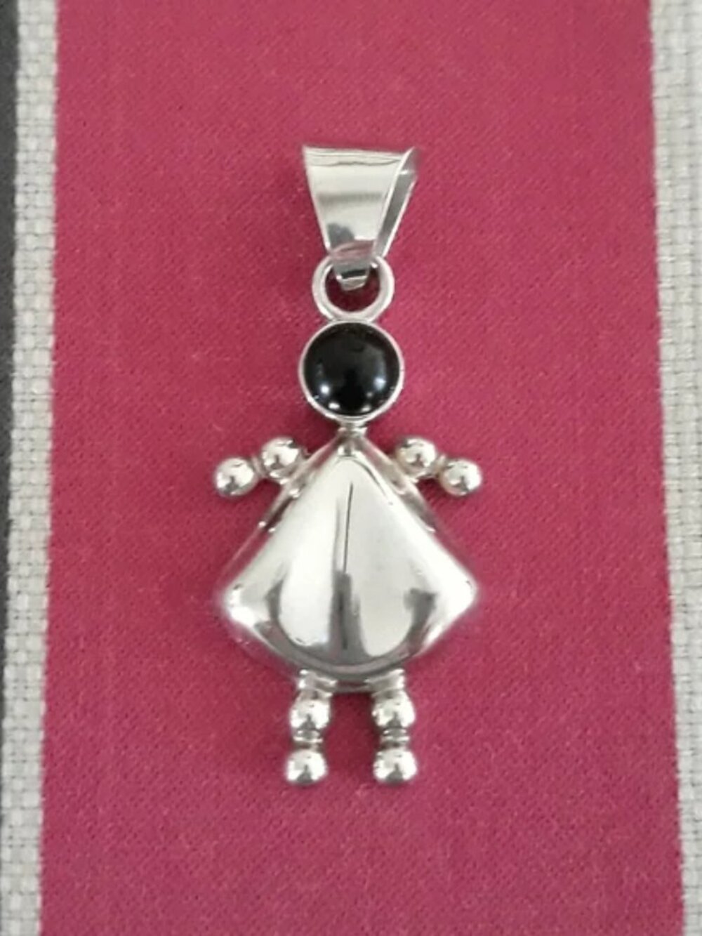 *Vintage Taxco Sterling Silver Black Onyx Girl Pendant 12.233 grams